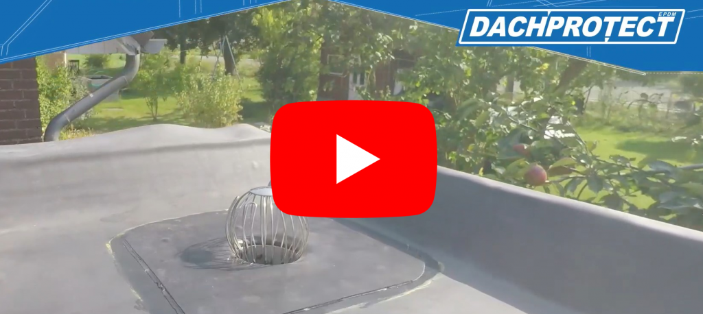 Ein Tutorial-Video zeigt, wie man einen Garantie-Gully in ein EPDM Dach einbaut.